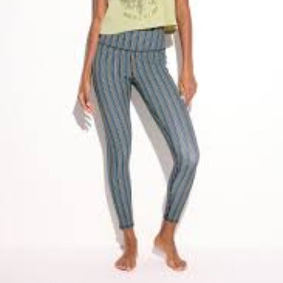 5-NWT SPIRITUAL GANGSTER NIRVANA LOTUS LEGGINGS - Picture 3 of 4